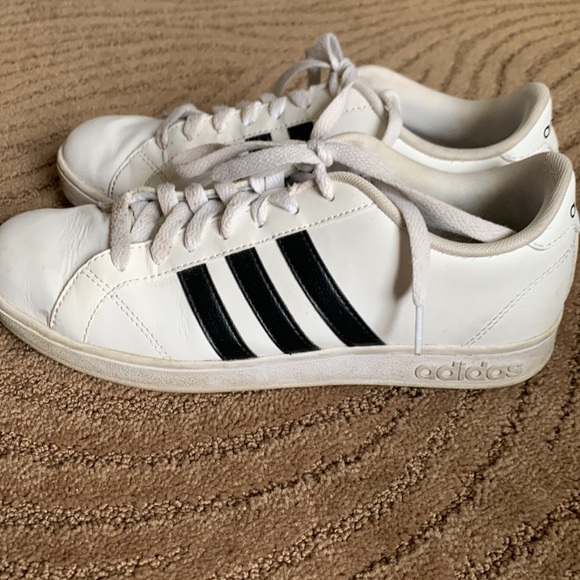 adidas Classic White and Black Womens Sneakers, Size 9. - Picture 4 of 7